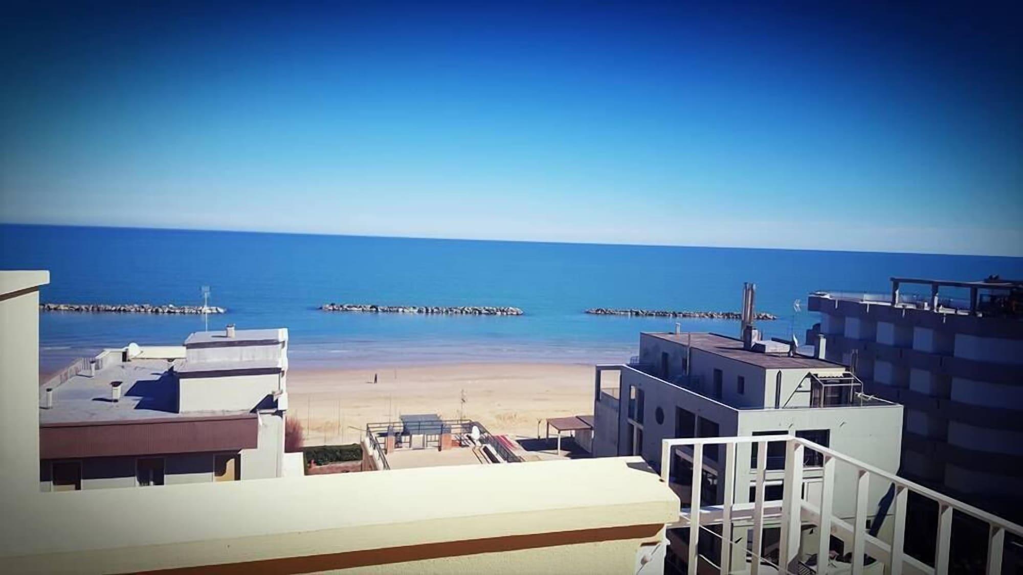 Hotel Gala Pesaro Kültér fotó