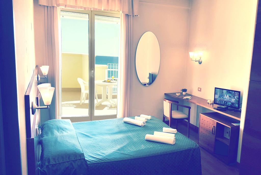 Hotel Gala Pesaro Kültér fotó