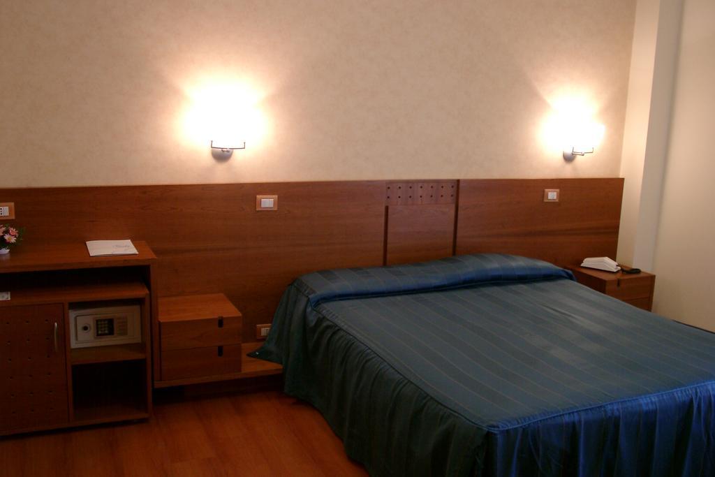 Hotel Gala Pesaro Kültér fotó
