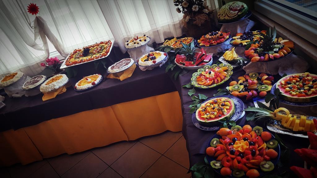 Hotel Gala Pesaro Kültér fotó
