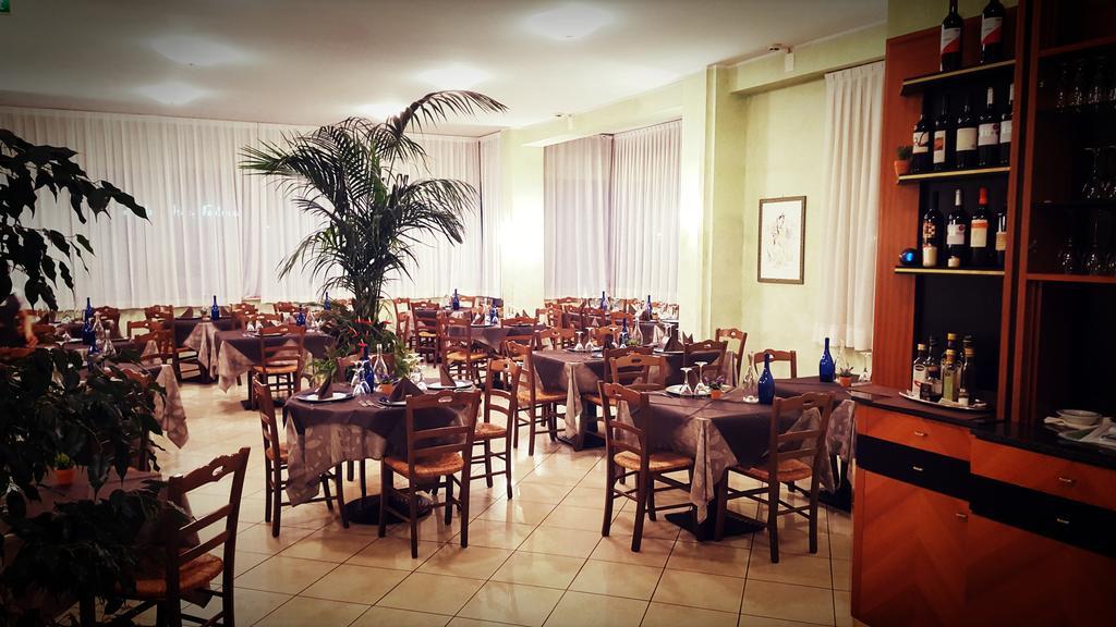 Hotel Gala Pesaro Kültér fotó