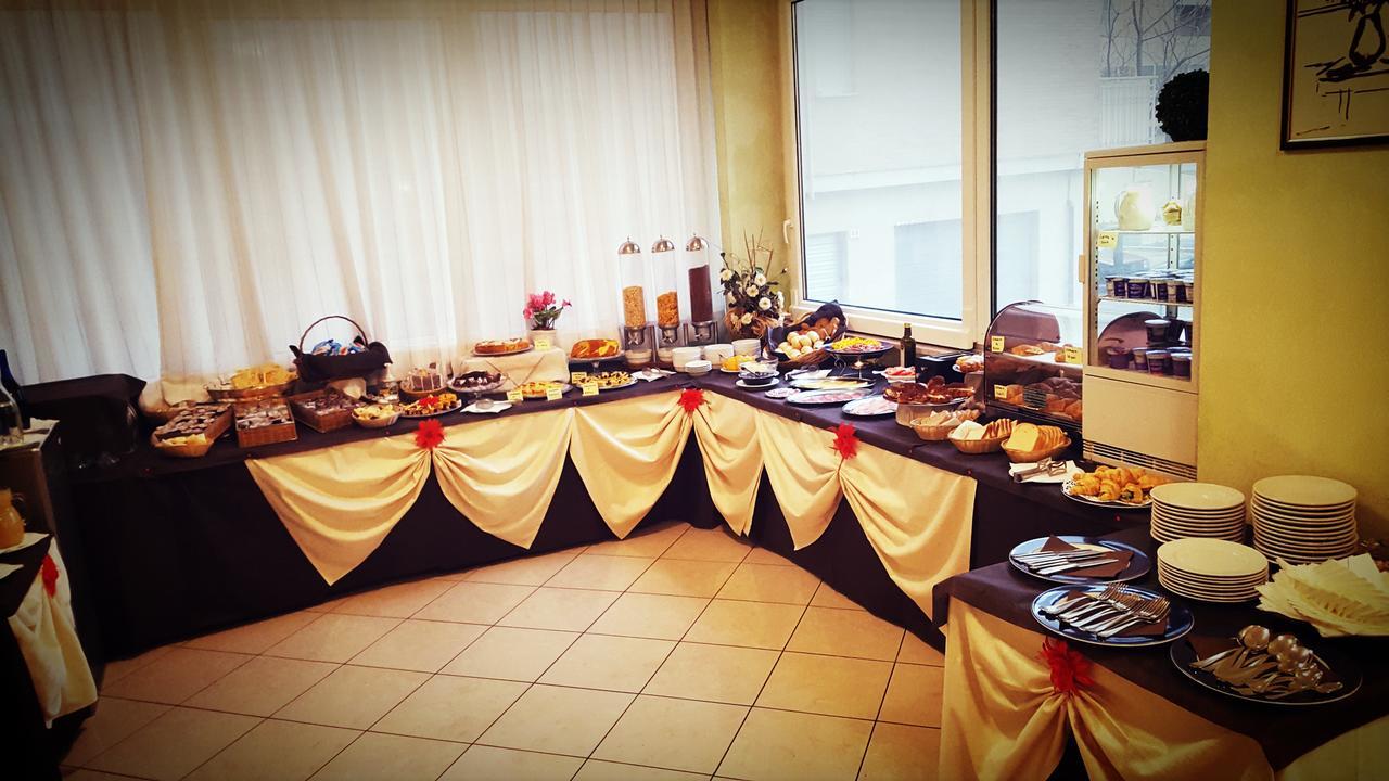 Hotel Gala Pesaro Kültér fotó